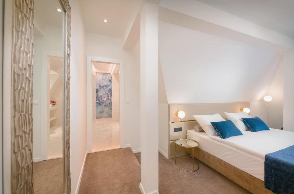 Flos Luxury Rooms