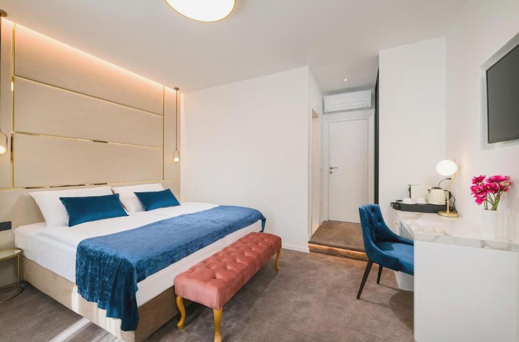 Flos Luxury Rooms