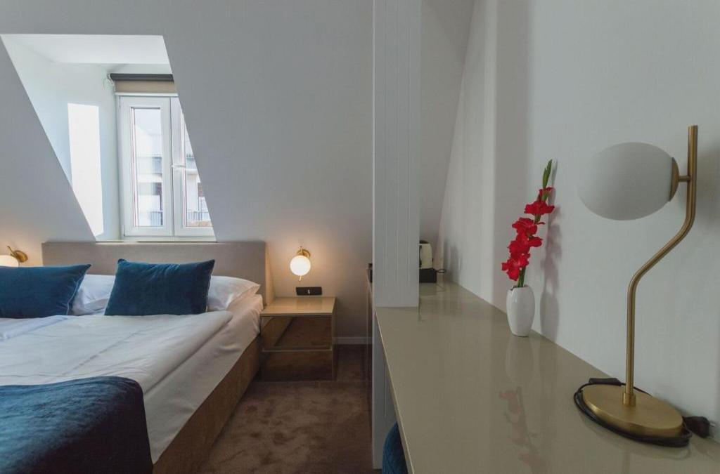 Flos Luxury Rooms