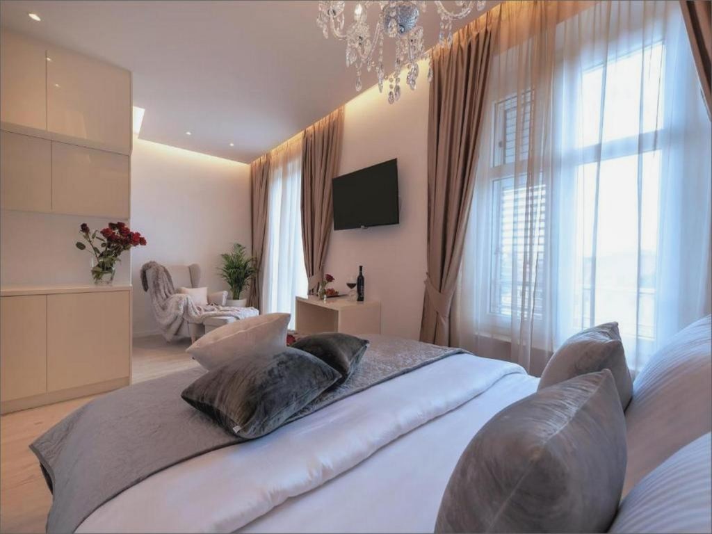 Via Porto Rooms