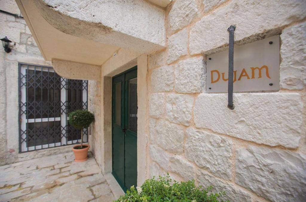 Apartments & Rooms Dujam
