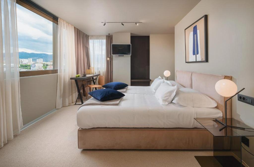Royal Suites-Sky