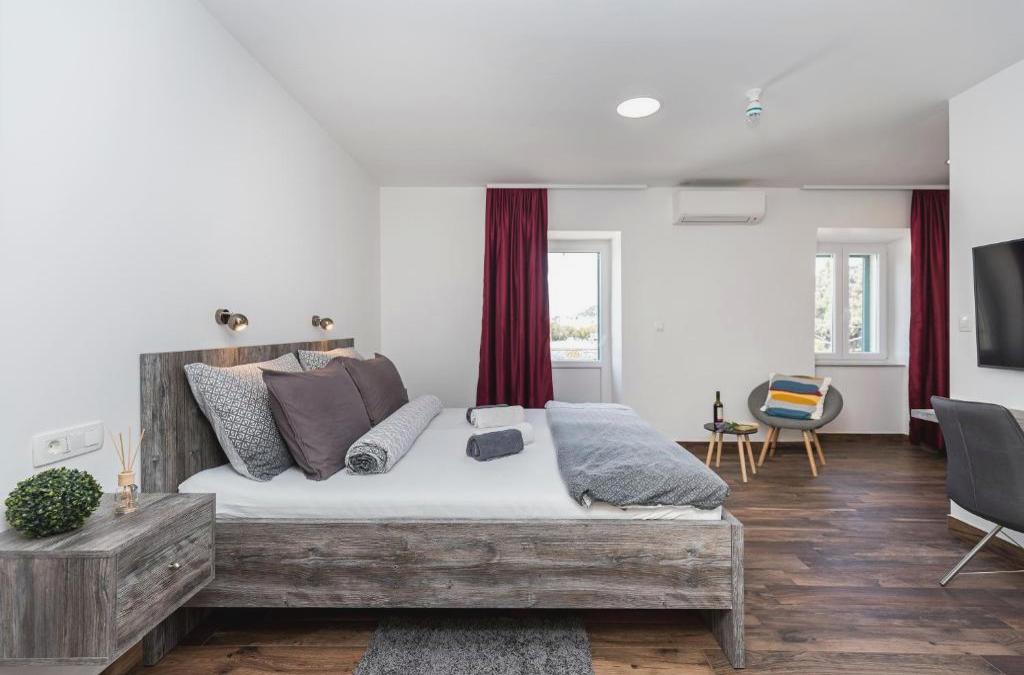 Apinelo Port Rooms