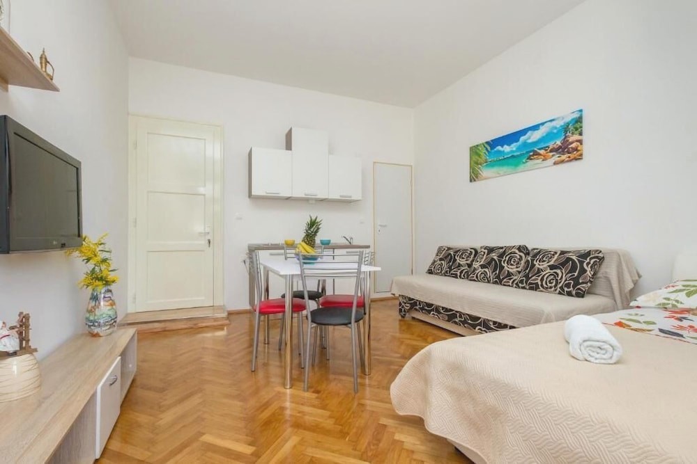 Central Jardin Guesthouse