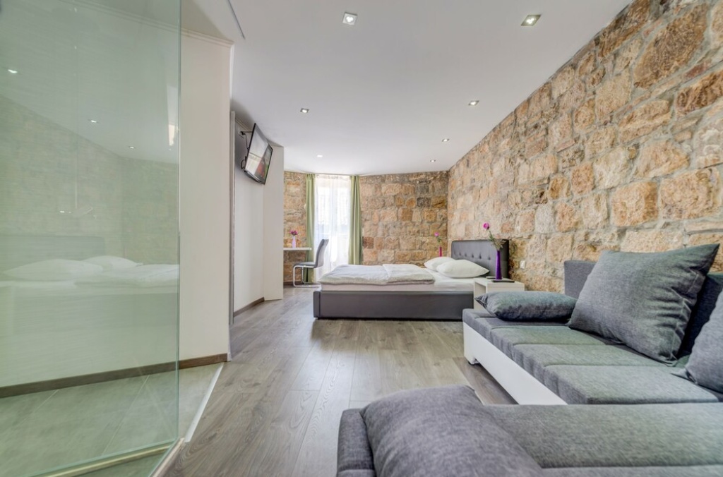 Split Suites