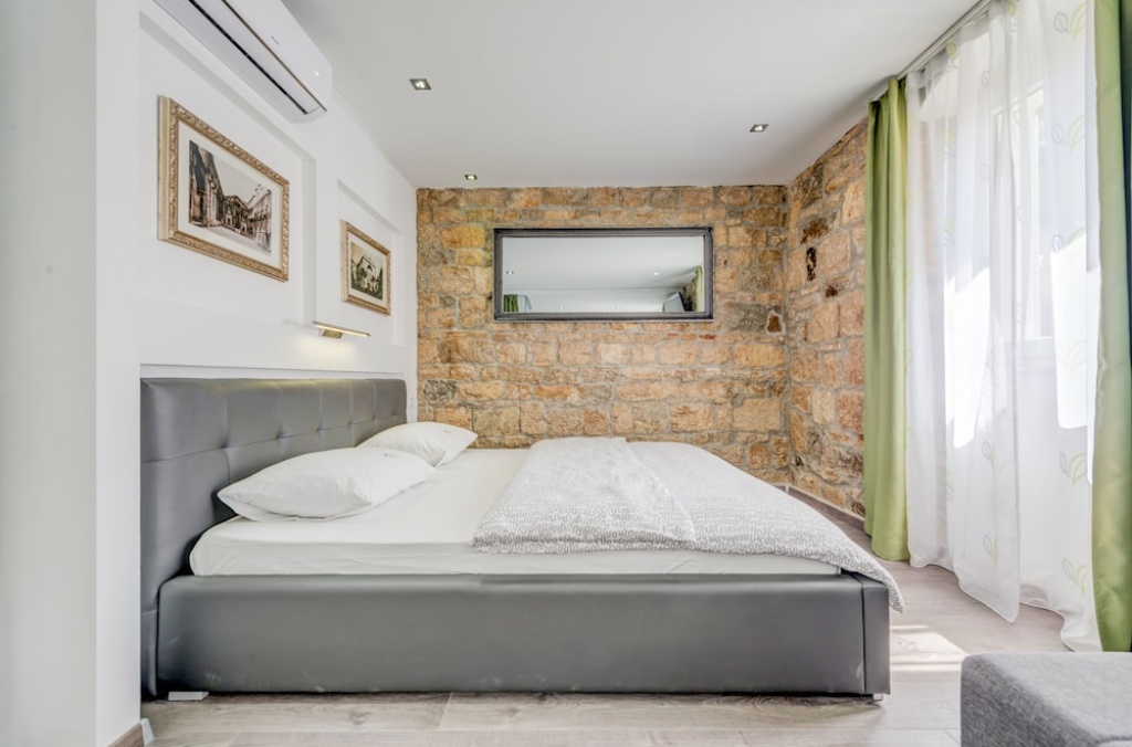 Split Suites