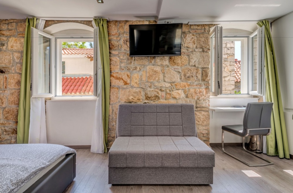 Split Suites