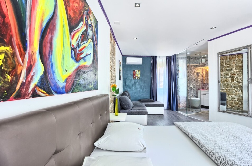 Split Suites
