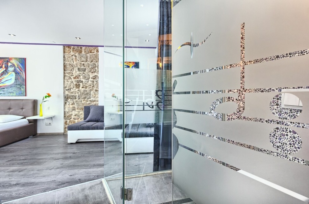Split Suites