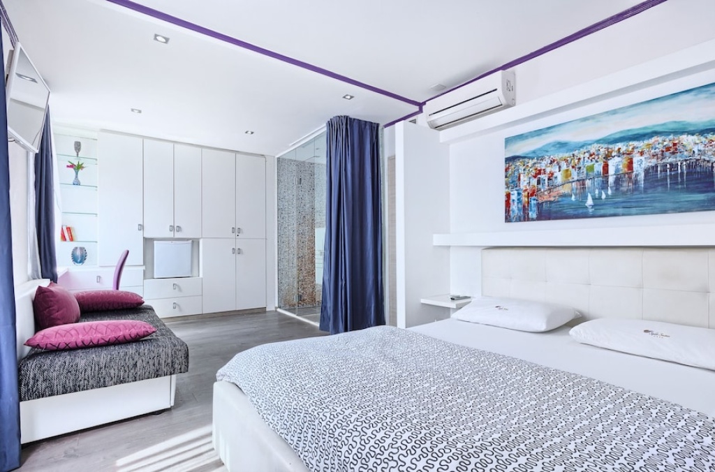 Split Suites