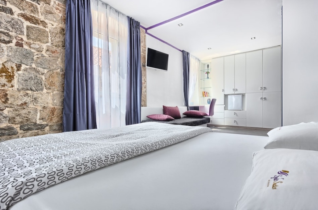 Split Suites