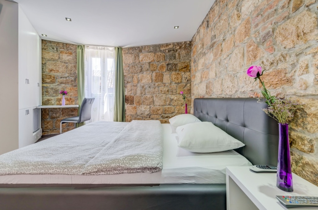 Split Suites