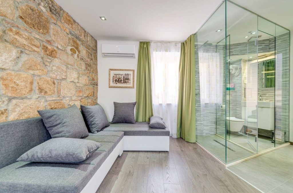 Split Suites
