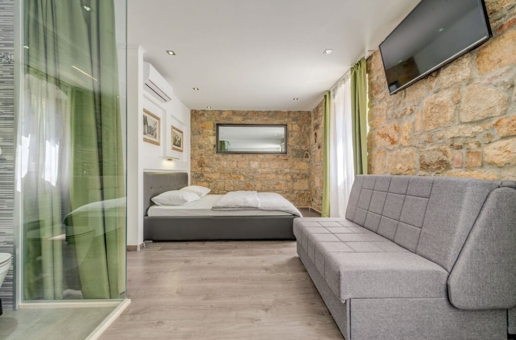 Split Suites