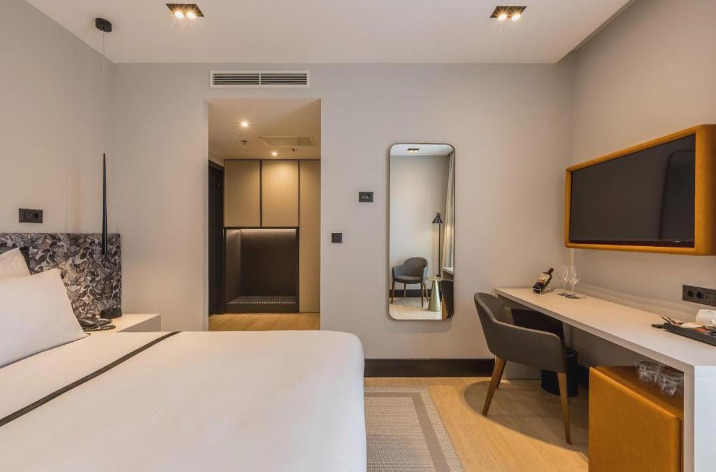 Cora Hotel