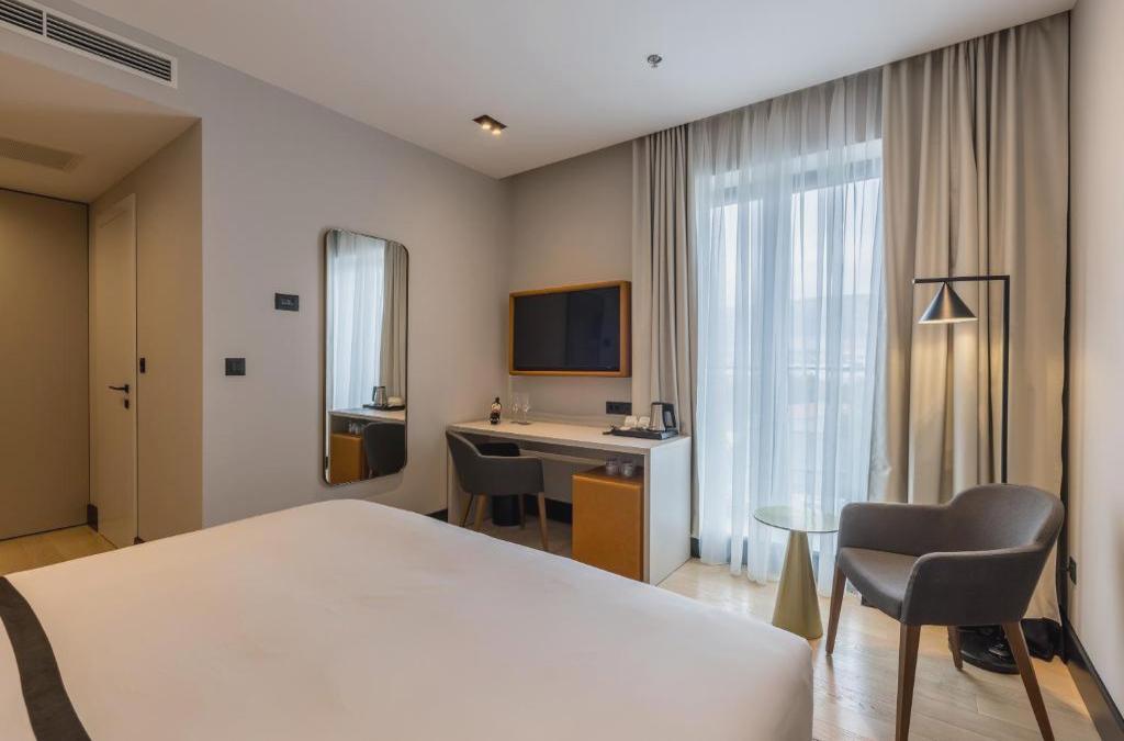 Cora Hotel