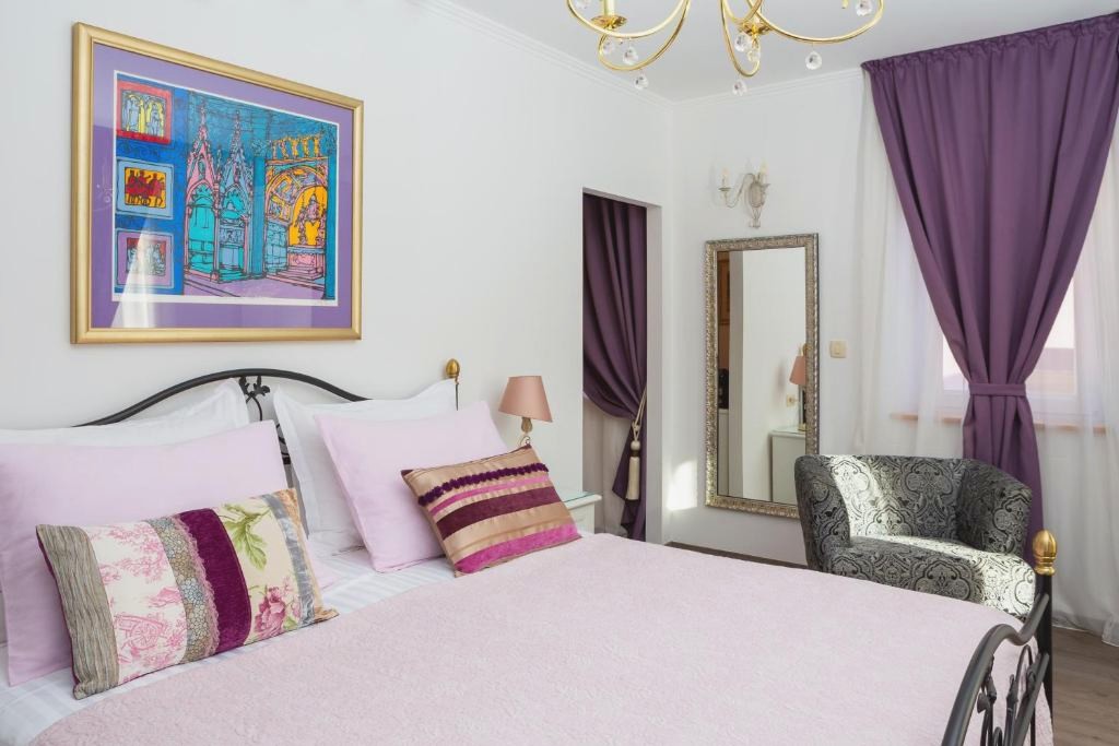 Romantic Luxury Rooms