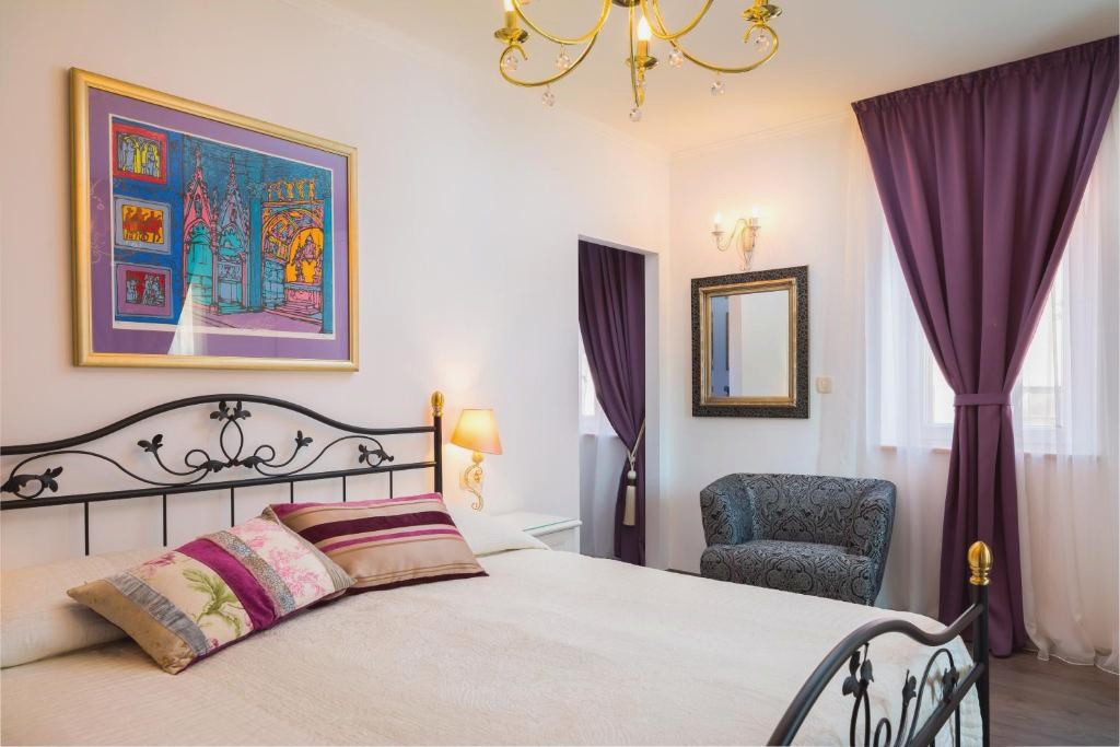 Romantic Luxury Rooms