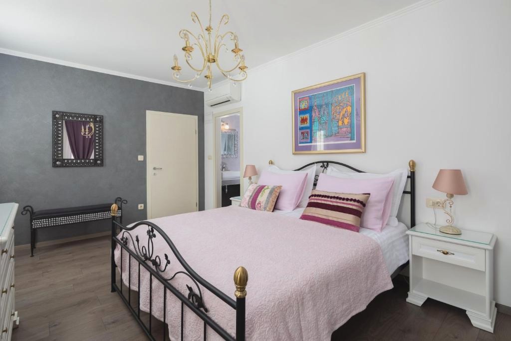 Romantic Luxury Rooms