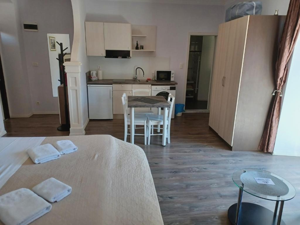JR Luxury Guesthouse