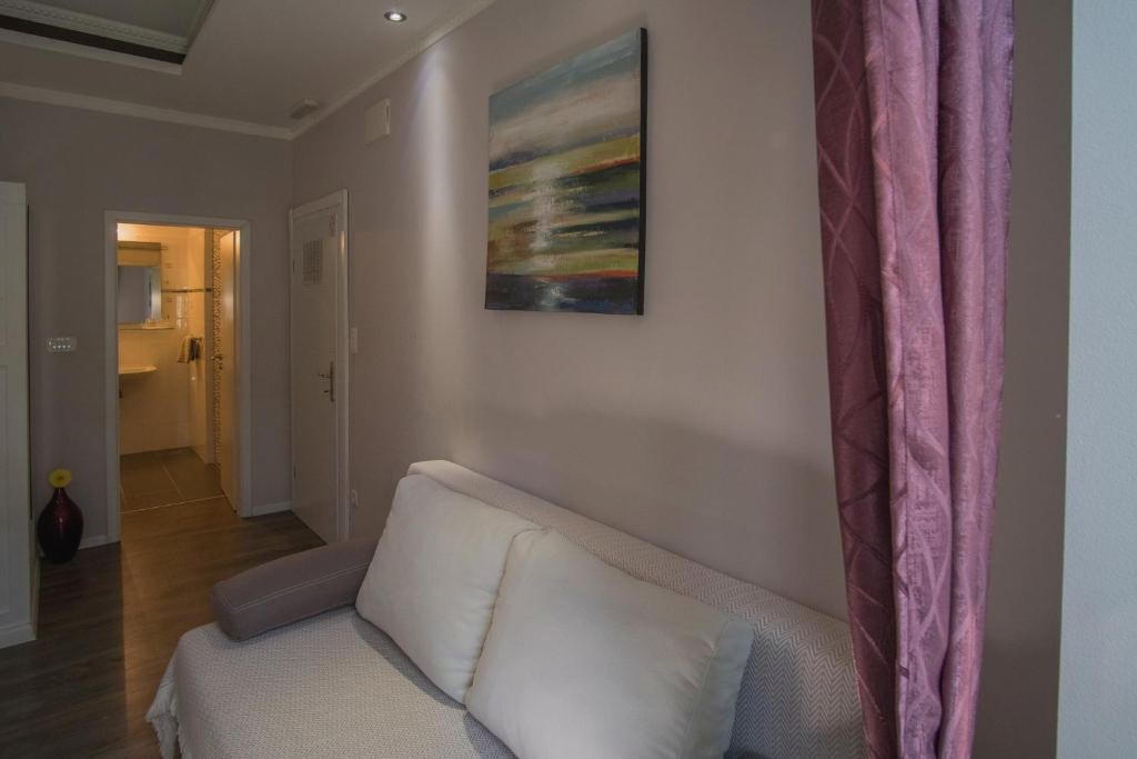 JR Luxury Guesthouse