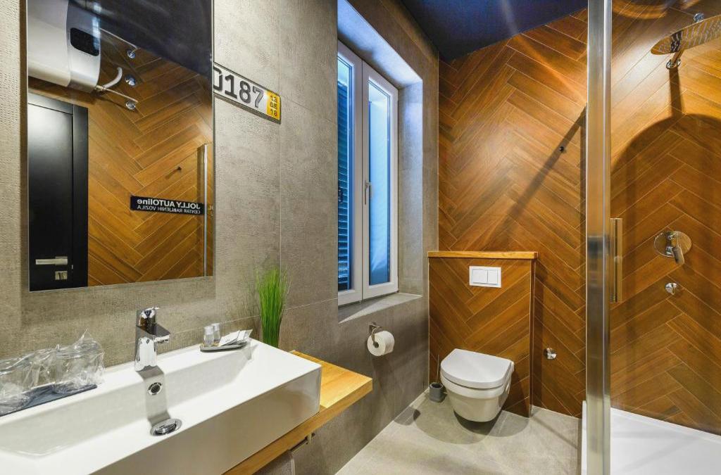 Split Industrial Design Rooms