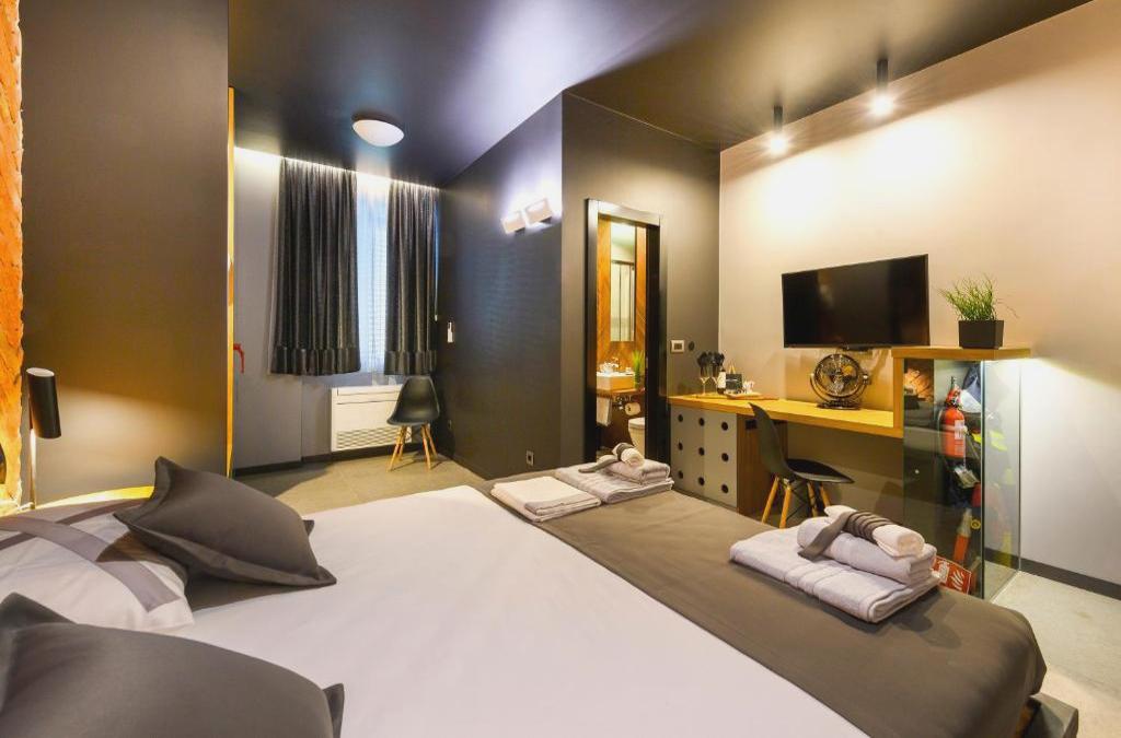 Split Industrial Design Rooms