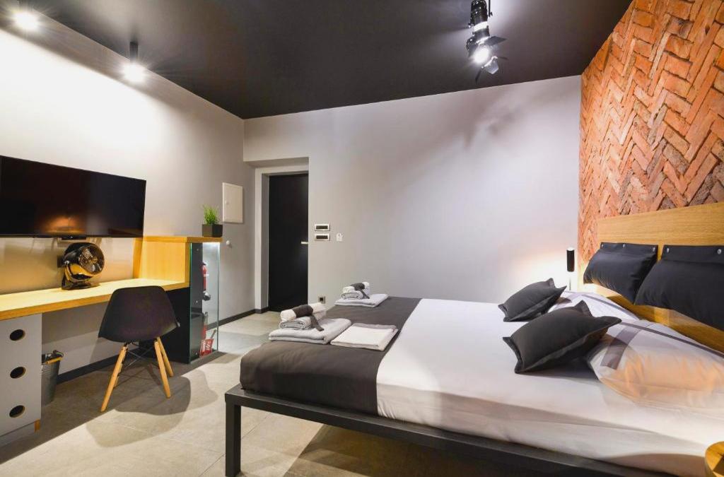 Split Industrial Design Rooms