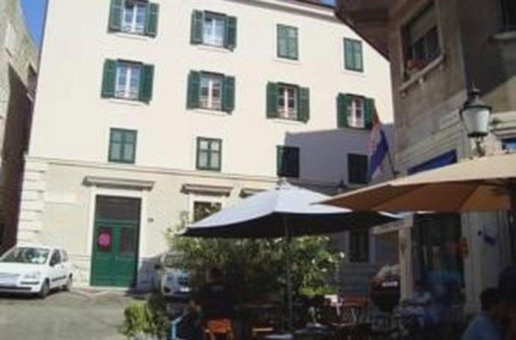 Luxury Apartments Leone