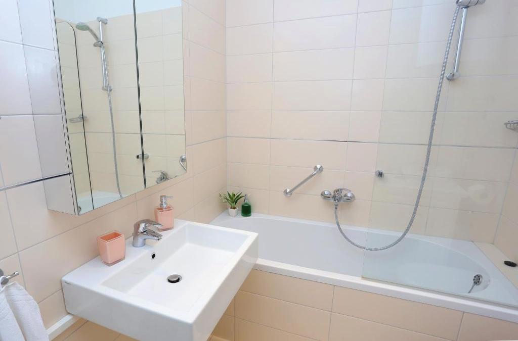Luxury Apartments Leone