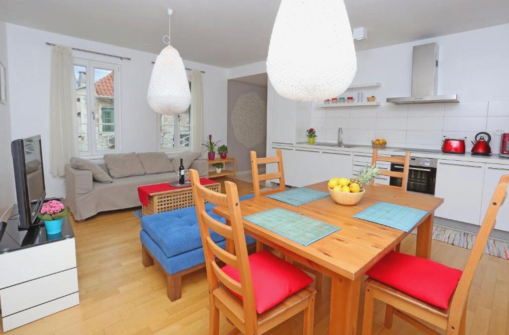 Luxury Apartments Leone