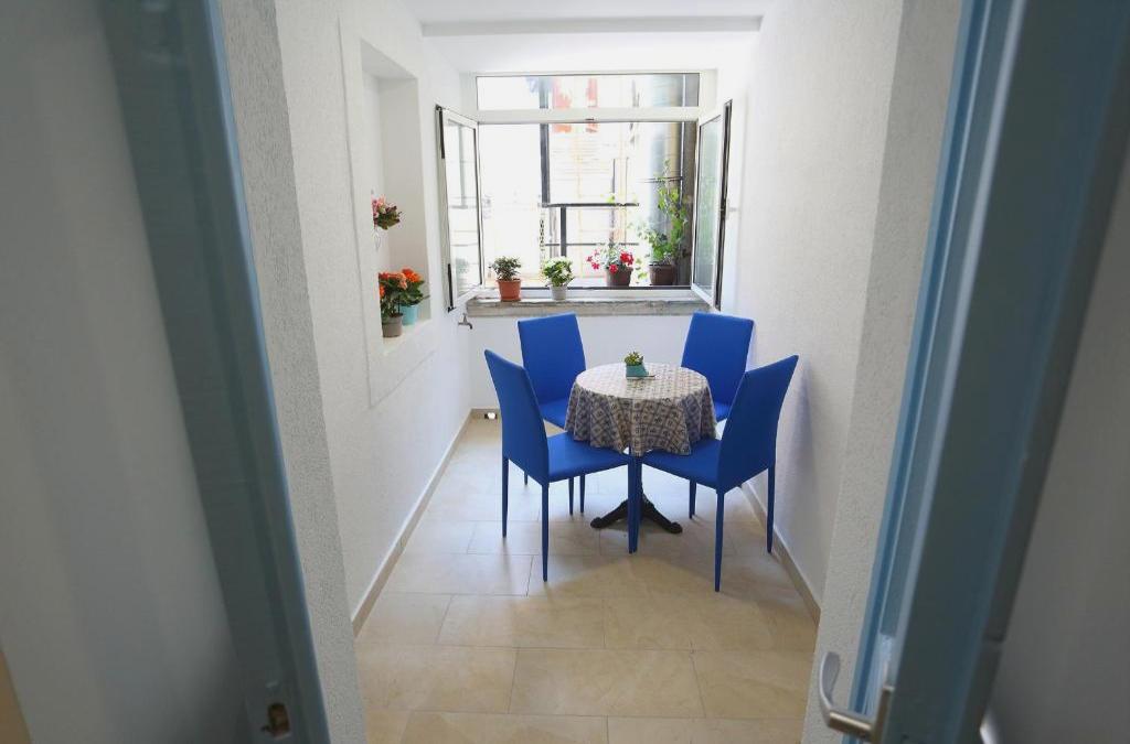 Split Old Town Suites