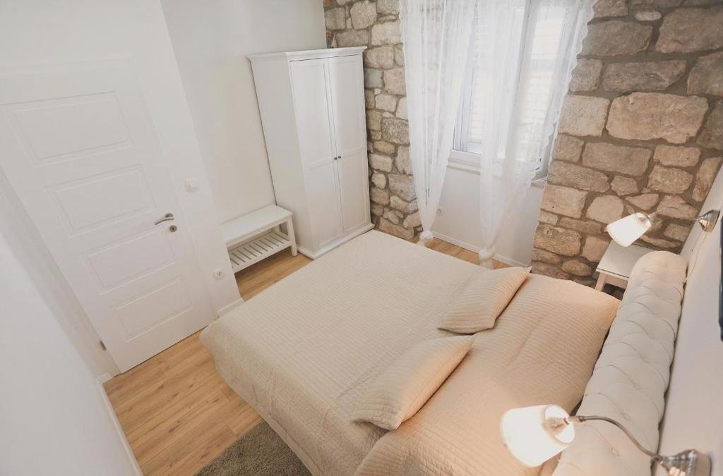 Split Old Town Suites