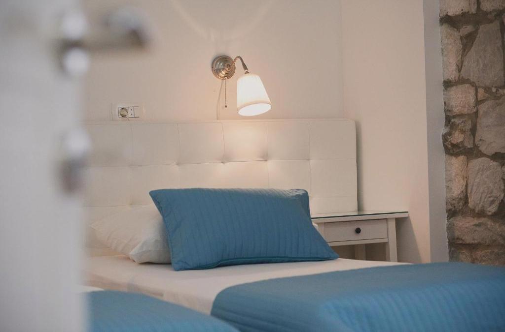 Split Old Town Suites