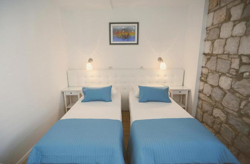 Split Old Town Suites