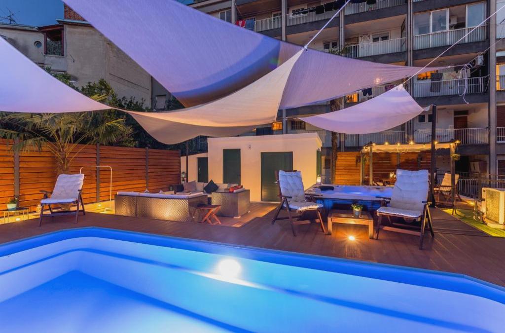 Evala luxury rooms with pool and garden