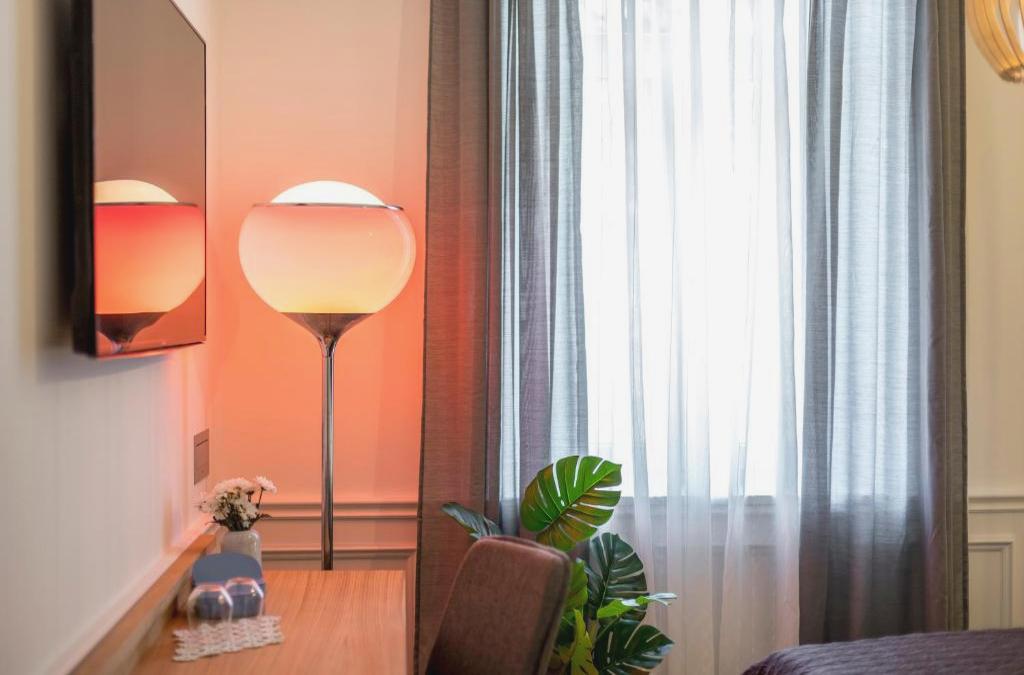Evala luxury rooms with pool and garden