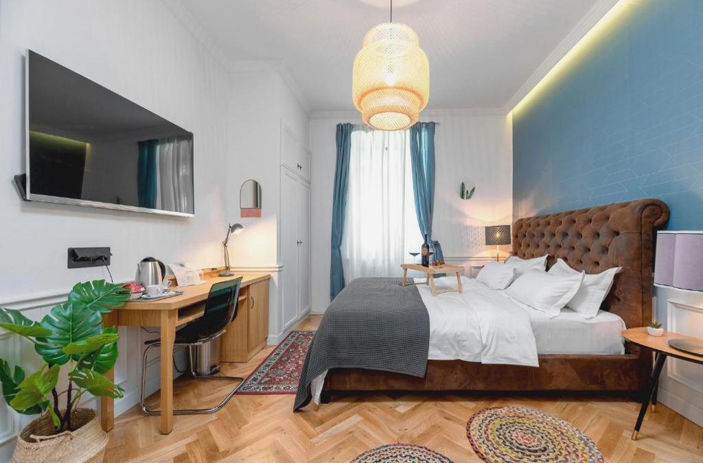 Evala luxury rooms with pool and garden
