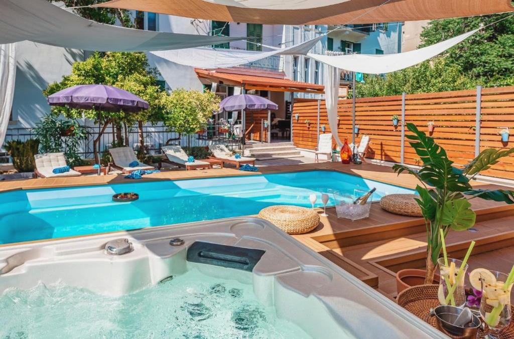 Evala luxury rooms with pool and garden