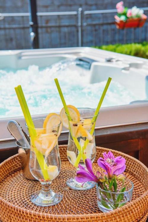 Evala luxury rooms with pool and garden