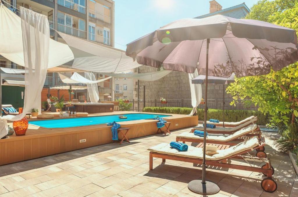 Evala luxury rooms with pool and garden