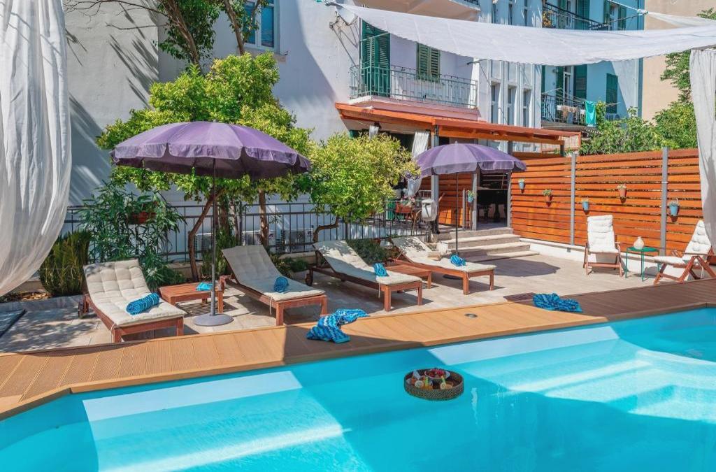 Evala luxury rooms with pool and garden