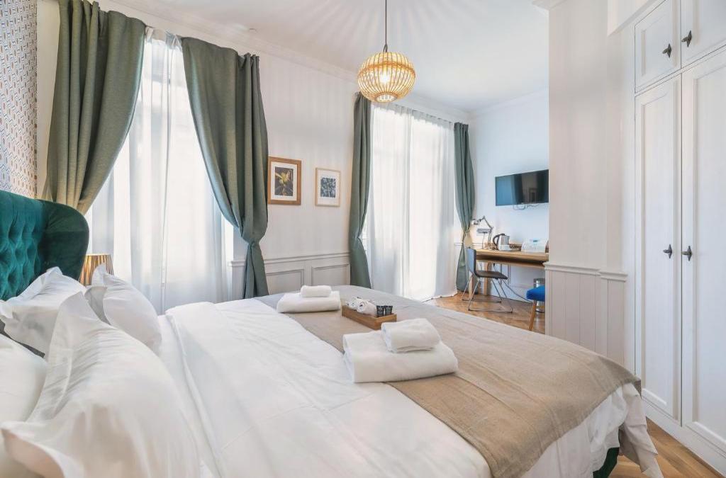 Evala luxury rooms with pool and garden
