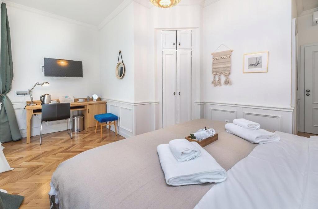 Evala luxury rooms with pool and garden