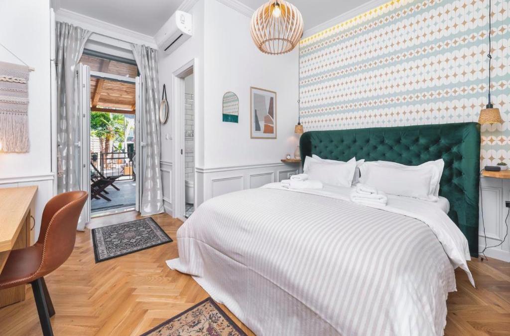 Evala luxury rooms with pool and garden