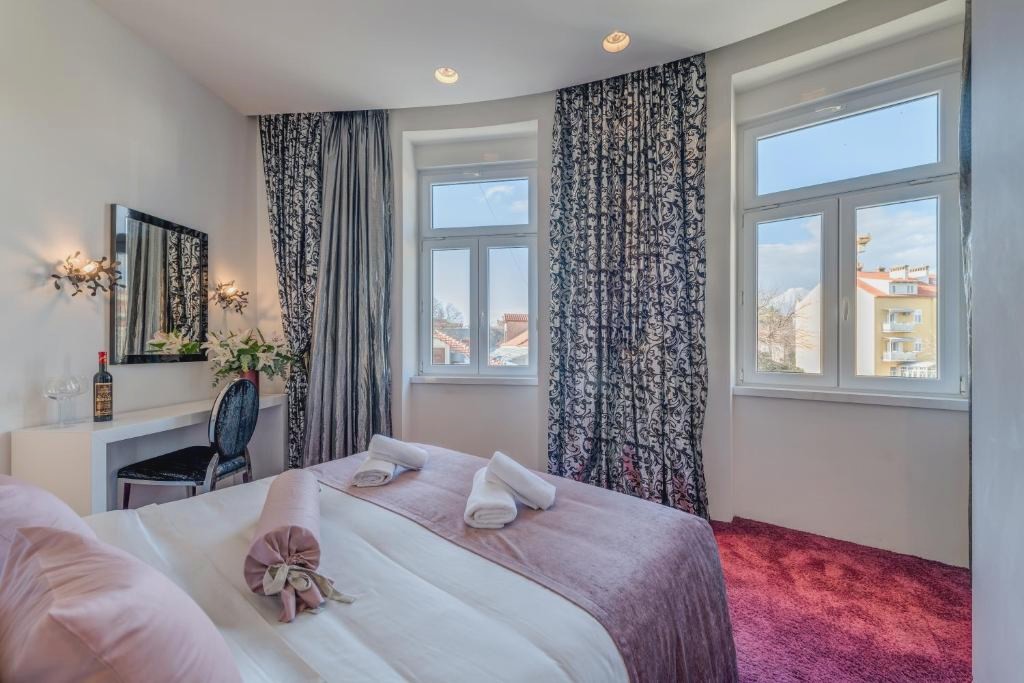 Starlight Luxury Rooms
