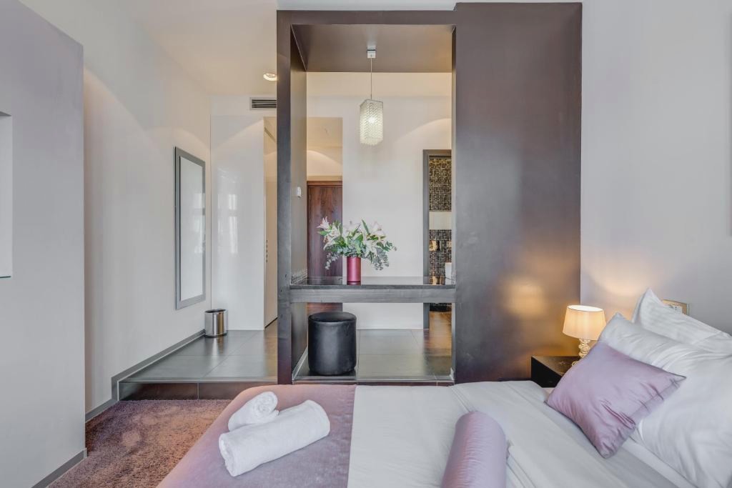 Starlight Luxury Rooms