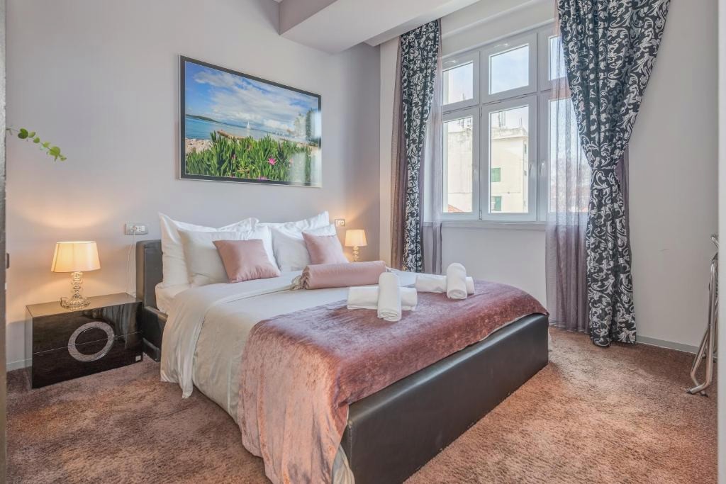 Starlight Luxury Rooms