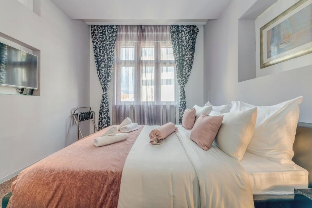 Starlight Luxury Rooms