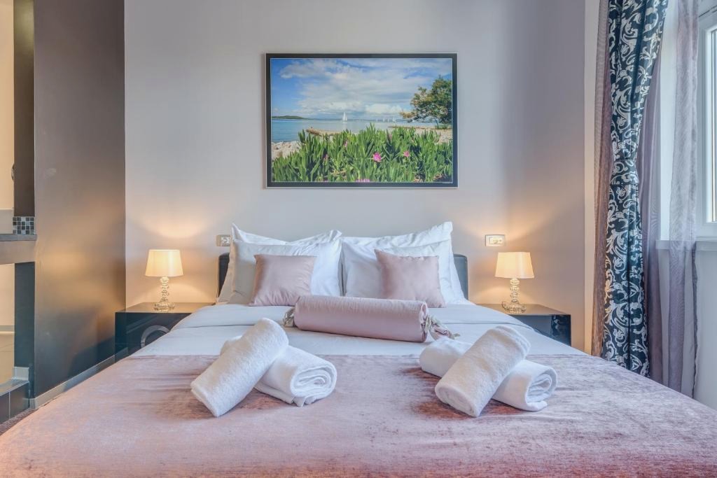 Starlight Luxury Rooms